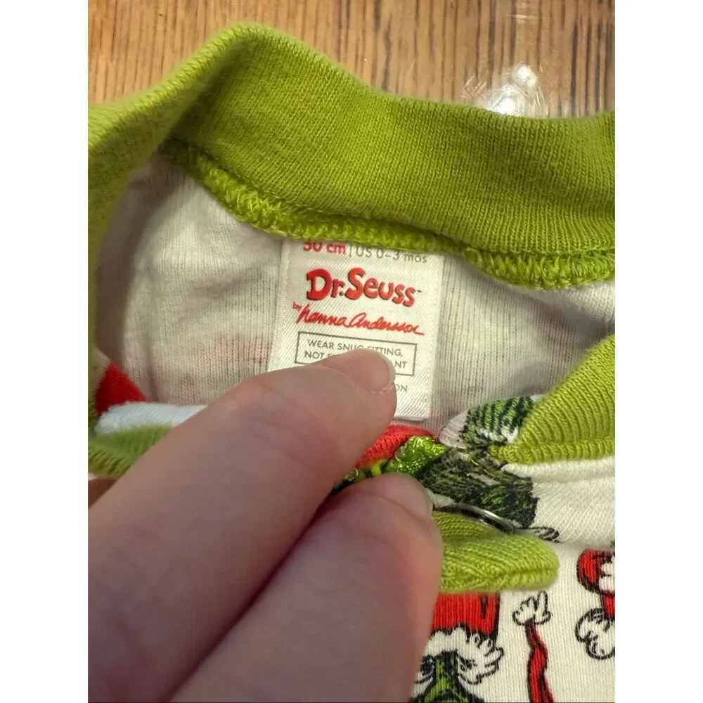 Hanna Andersson Red White Dr. Seuss Grinch 2-Way‎ Zip Sleeper Size 0-3 Months